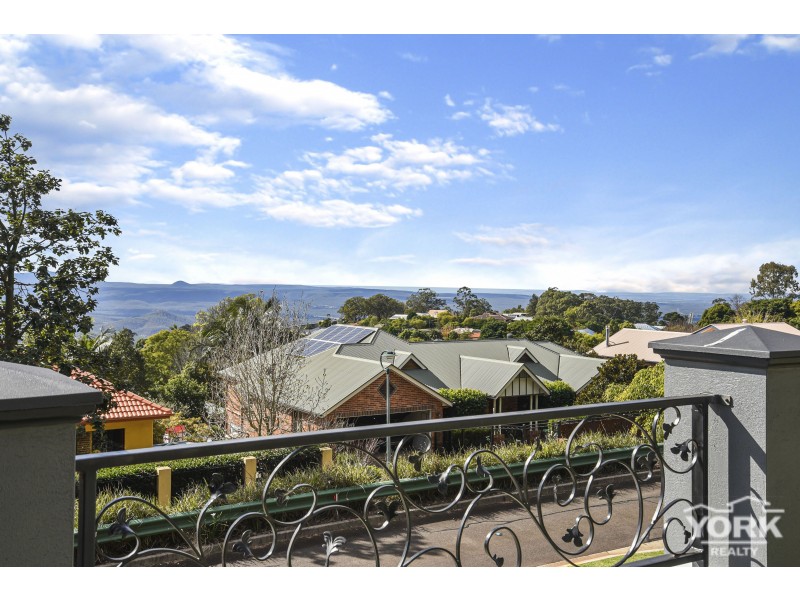 43 Windemere Terrace, Mount Lofty QLD 4350