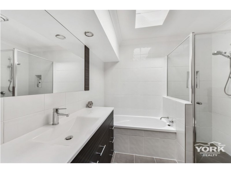 Centenary Heights QLD 4350