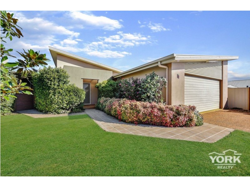 28 Shelton Crescent, Kearneys Spring QLD 4350