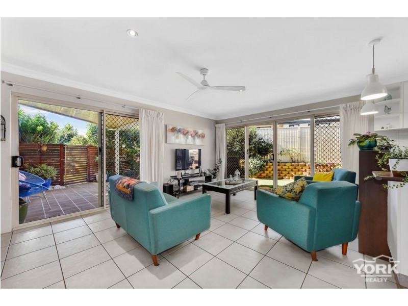 28 Shelton Crescent, Kearneys Spring QLD 4350