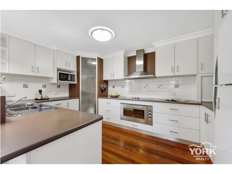 28 Shelton Crescent, Kearneys Spring QLD 4350