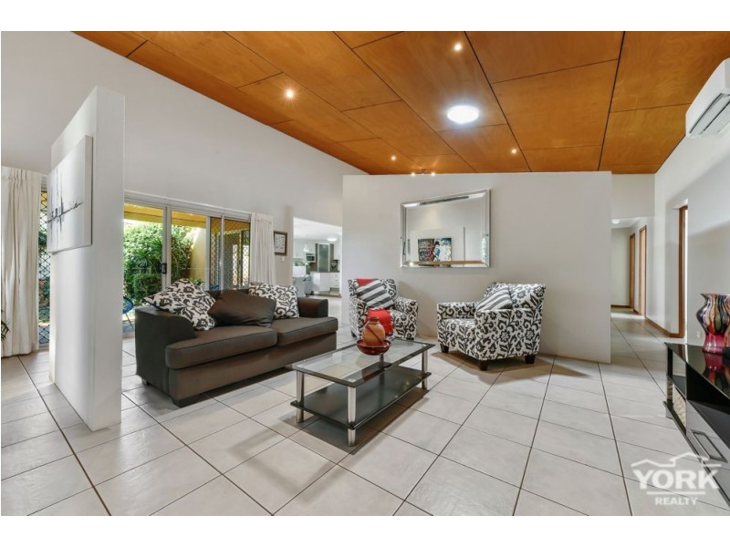 28 Shelton Crescent, Kearneys Spring QLD 4350