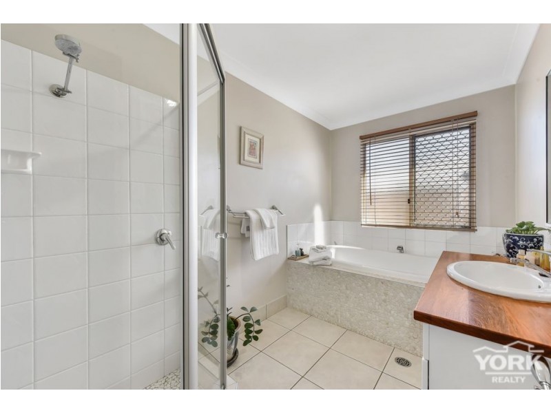 28 Shelton Crescent, Kearneys Spring QLD 4350
