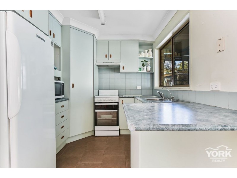 20 Pinnell Road, Crows Nest QLD 4355