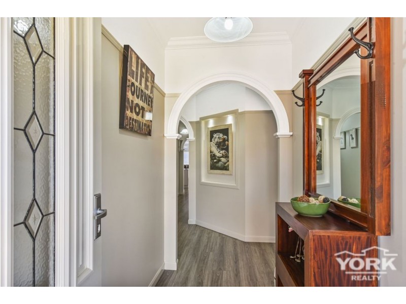 18 Samuel Avenue, Crows Nest QLD 4355