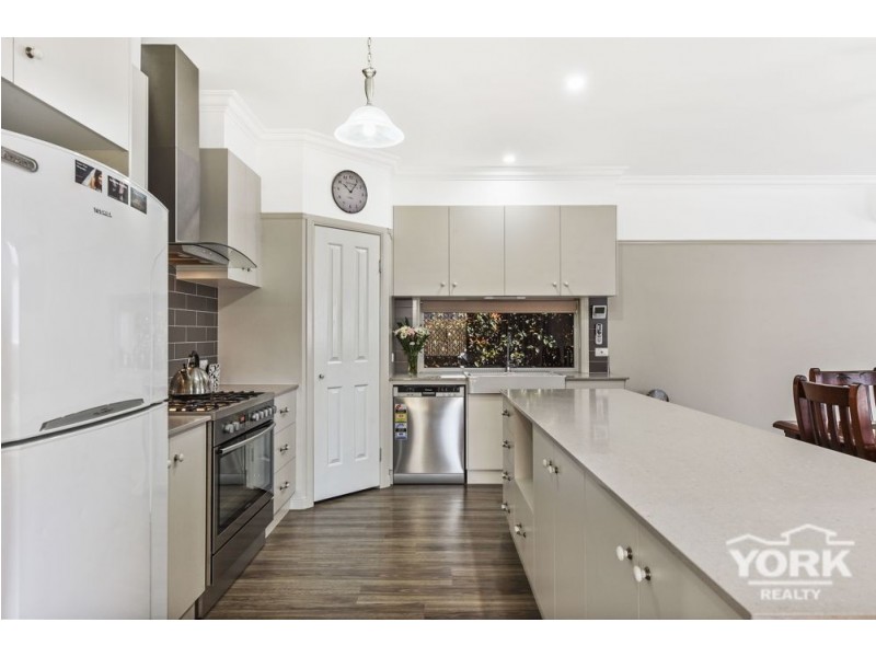 18 Samuel Avenue, Crows Nest QLD 4355