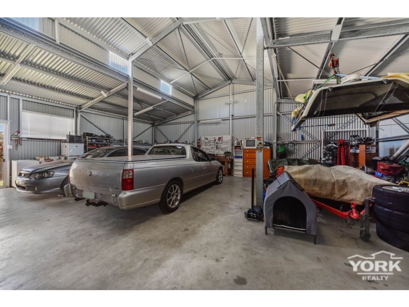 18 Samuel Avenue, Crows Nest QLD 4355