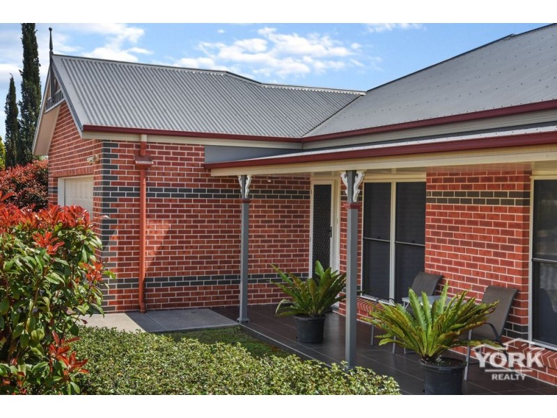 18 Samuel Avenue, Crows Nest QLD 4355