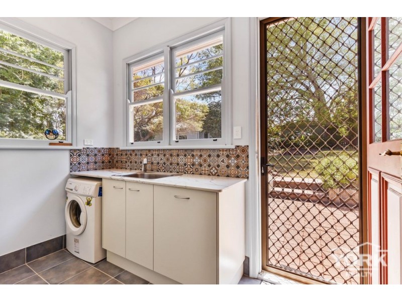 Mount Lofty QLD 4350