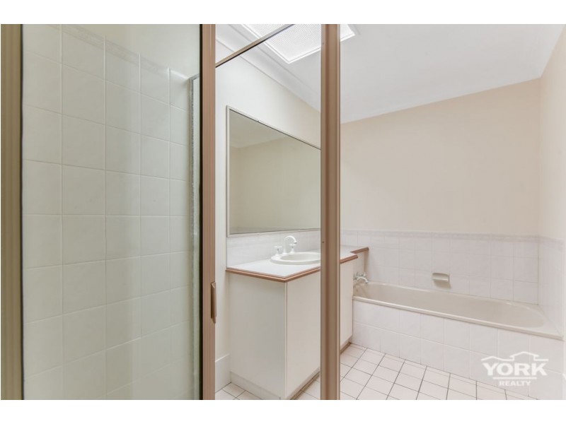 Kearneys Spring QLD 4350