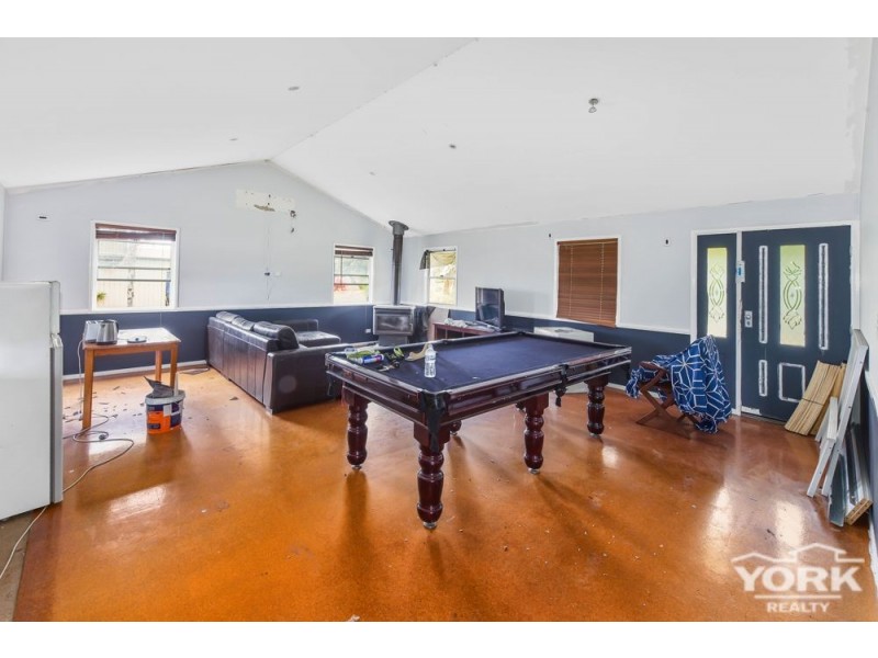 11 Jannusch Road, Gowrie Mountain QLD 4350