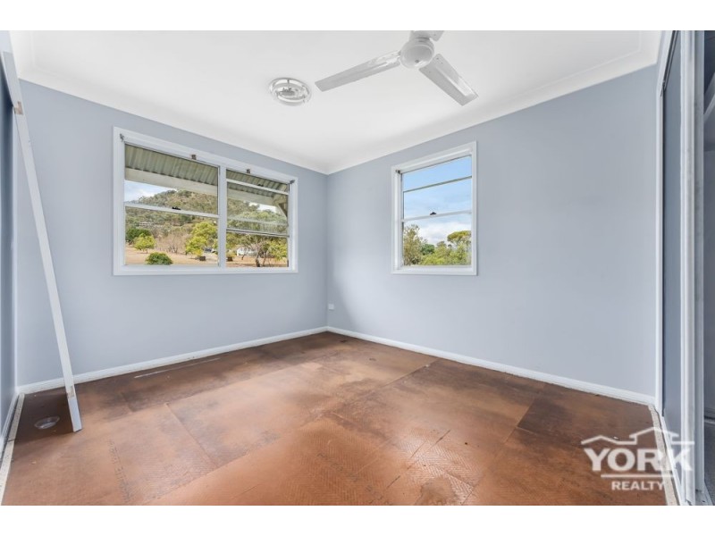 11 Jannusch Road, Gowrie Mountain QLD 4350