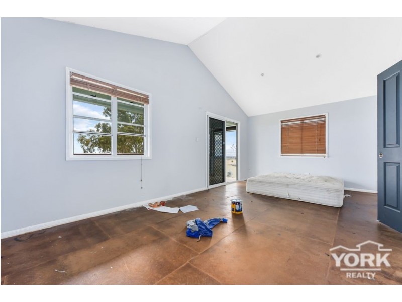 11 Jannusch Road, Gowrie Mountain QLD 4350