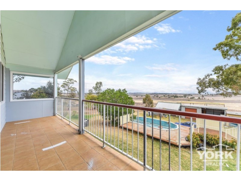 11 Jannusch Road, Gowrie Mountain QLD 4350