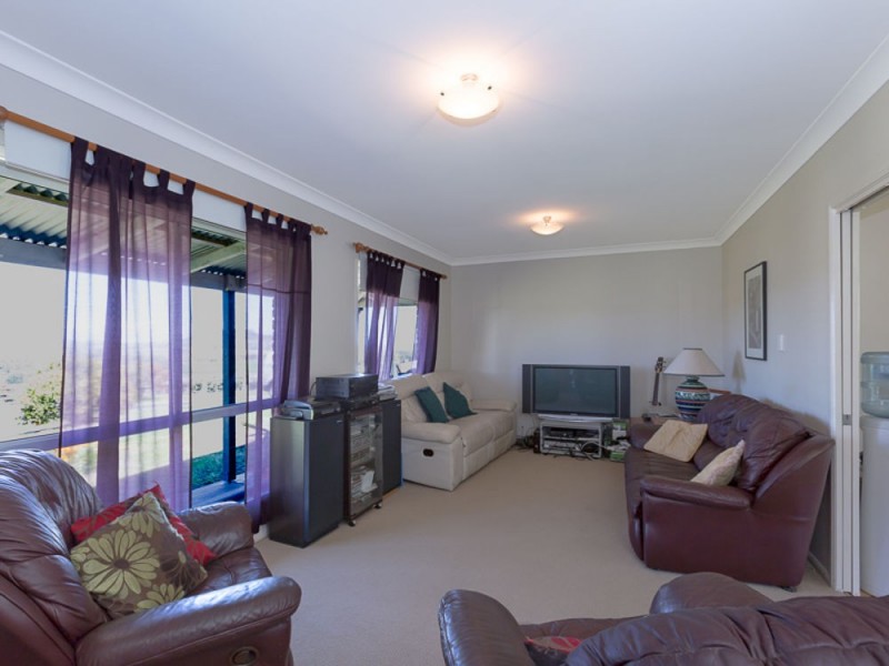 9 Commonwealth Crescent, Gowrie Junction QLD 4352