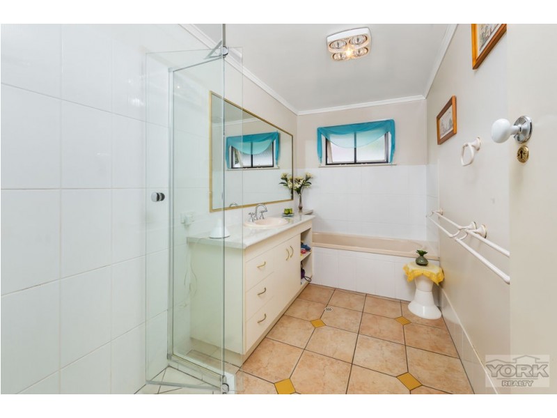 44 Tara Street, Wilsonton QLD 4350