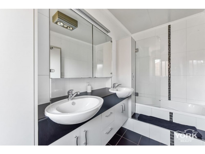 Centenary Heights QLD 4350