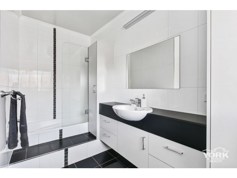 Centenary Heights QLD 4350