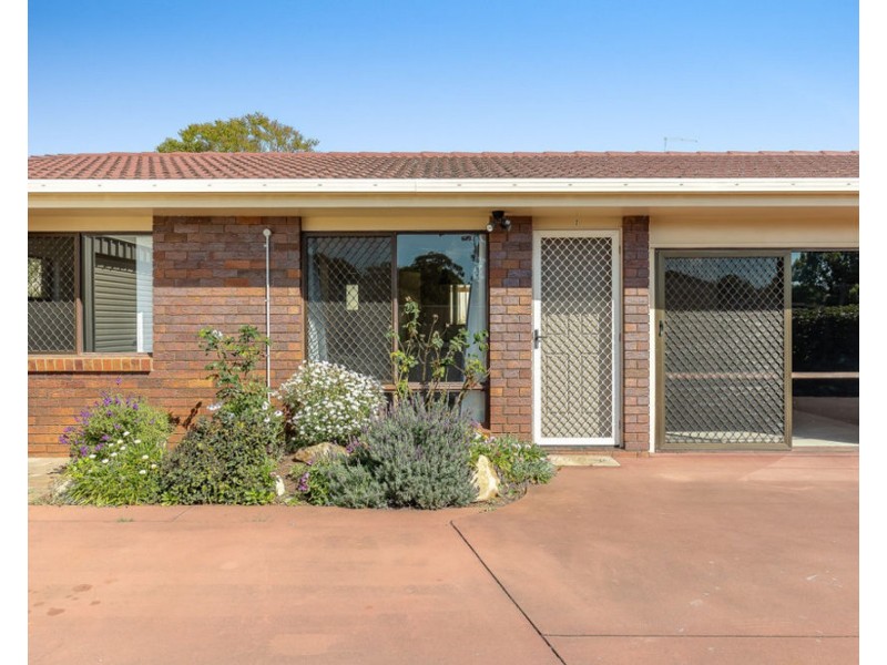 2/4a Storey Street, Centenary Heights QLD 4350