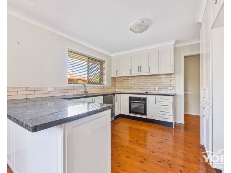 8 Girrawheen Street, Rangeville QLD 4350