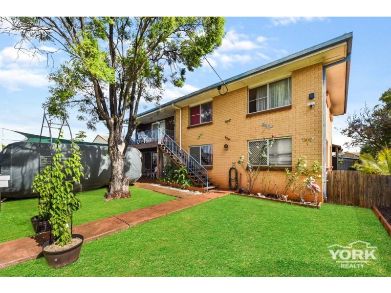10 Croxley Street, Harristown QLD 4350