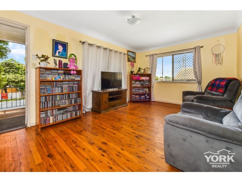 10 Croxley Street, Harristown QLD 4350