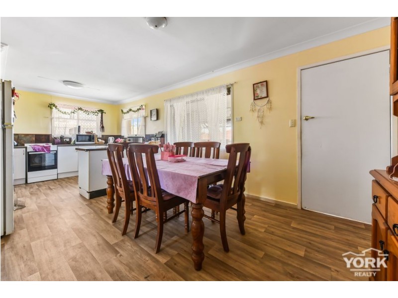 10 Croxley Street, Harristown QLD 4350