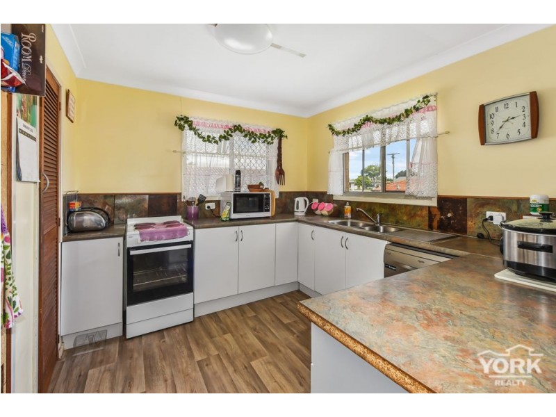 10 Croxley Street, Harristown QLD 4350