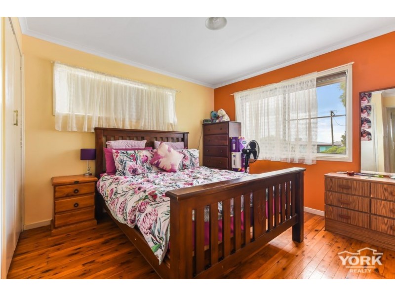 10 Croxley Street, Harristown QLD 4350