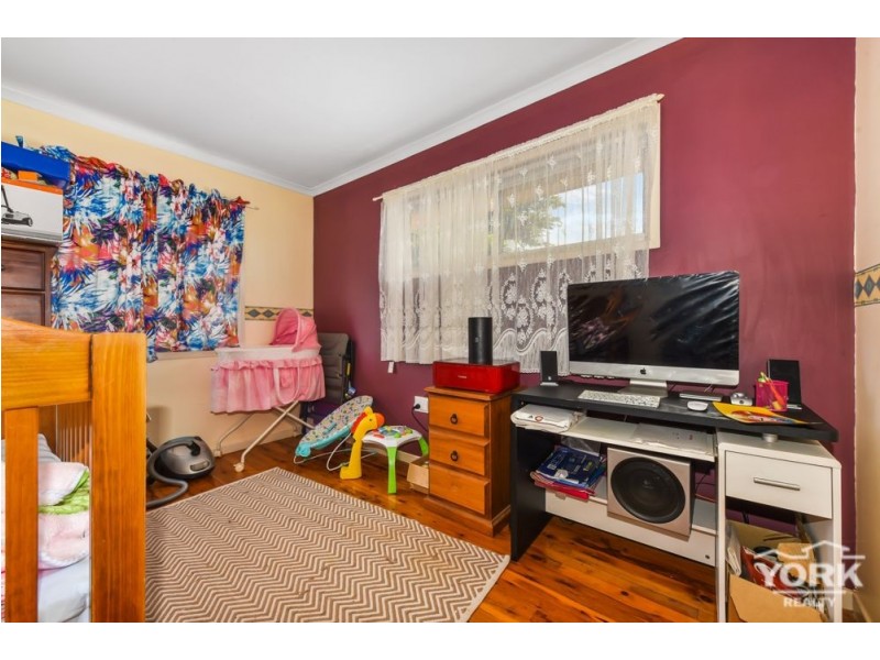 10 Croxley Street, Harristown QLD 4350