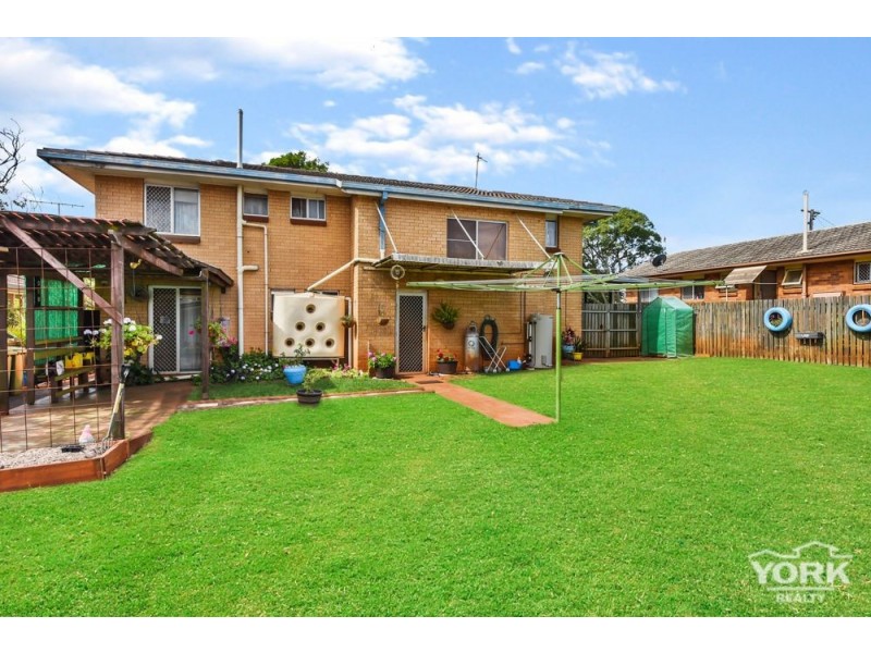 10 Croxley Street, Harristown QLD 4350