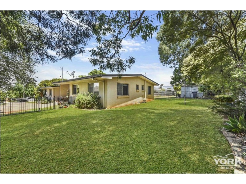 Kearneys Spring QLD 4350