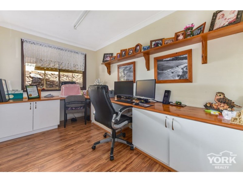 26 Linora Drive, Gowrie Mountain QLD 4350