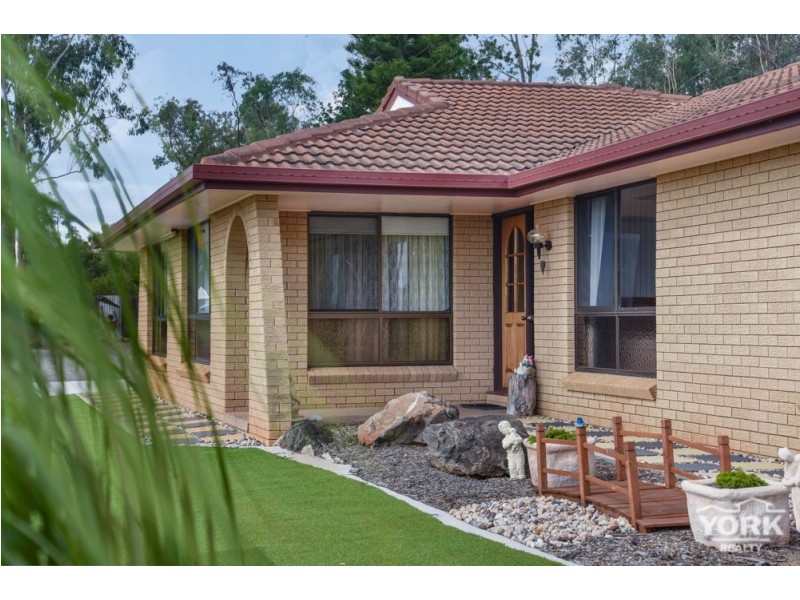 26 Linora Drive, Gowrie Mountain QLD 4350