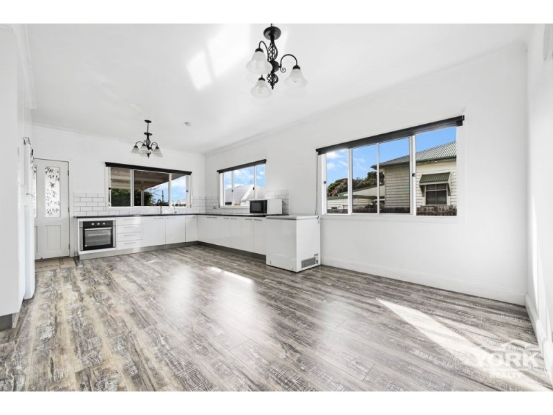 97a Taylor Street, Newtown QLD 4350