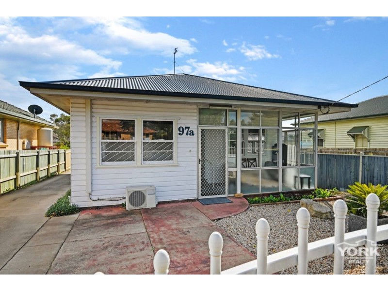 97a Taylor Street, Newtown QLD 4350