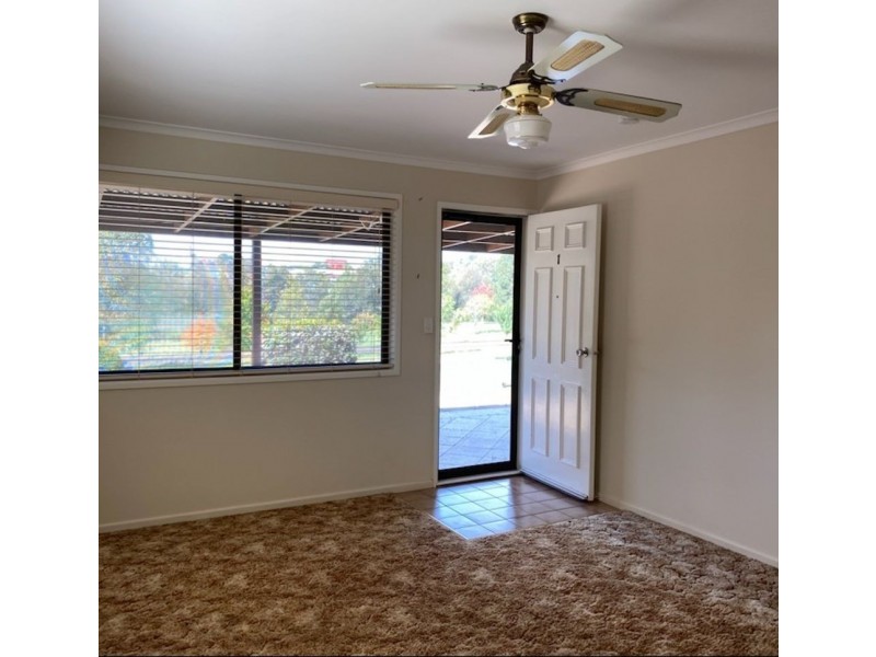 1/2 Dunemann Street, Kearneys Spring QLD 4350