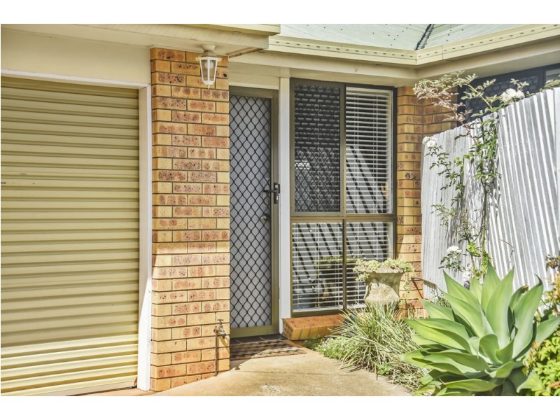 3/4 Hamilton Street, Newtown QLD 4350
