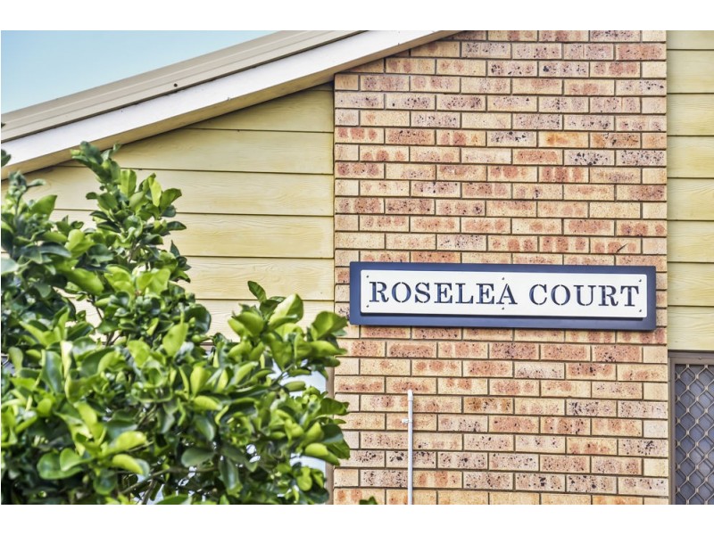 3/4 Hamilton Street, Newtown QLD 4350
