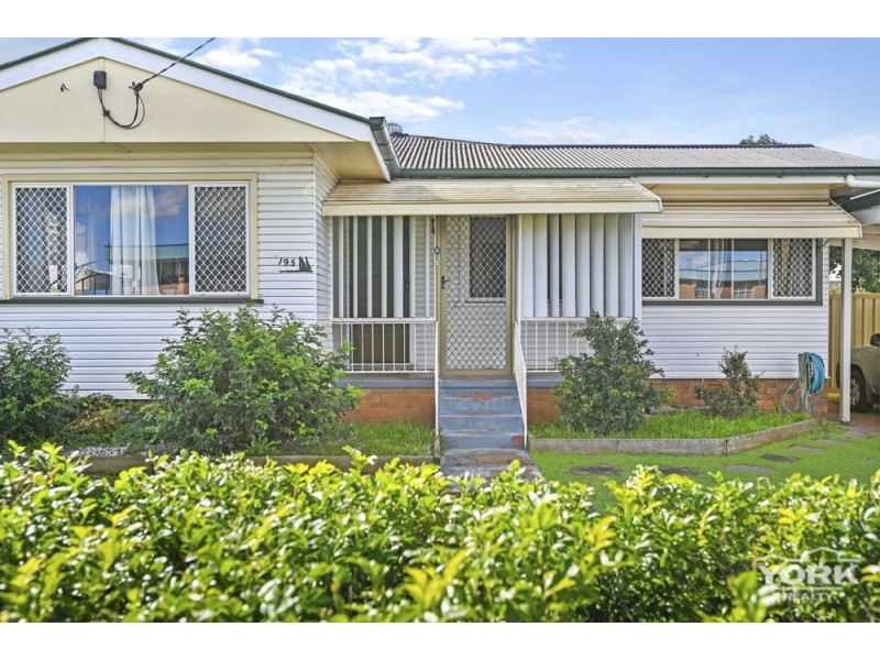 195 North Street, Rockville QLD 4350