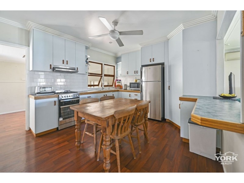 195 North Street, Rockville QLD 4350