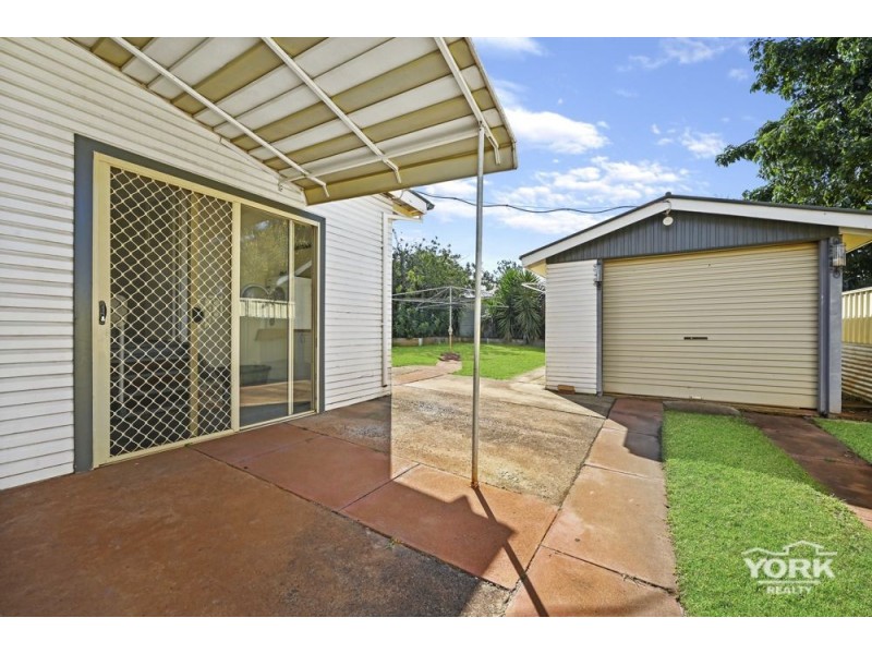 195 North Street, Rockville QLD 4350