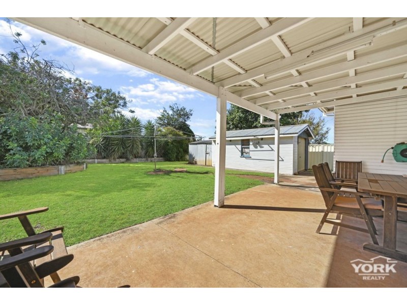 195 North Street, Rockville QLD 4350