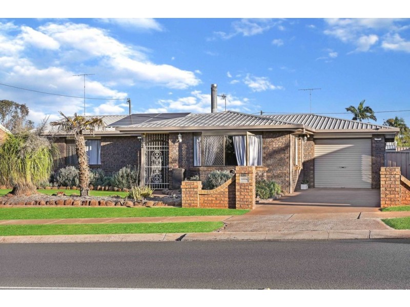 402 Stenner Street, Kearneys Spring QLD 4350