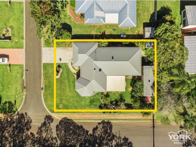 1 Chifley Court, Middle Ridge QLD 4350