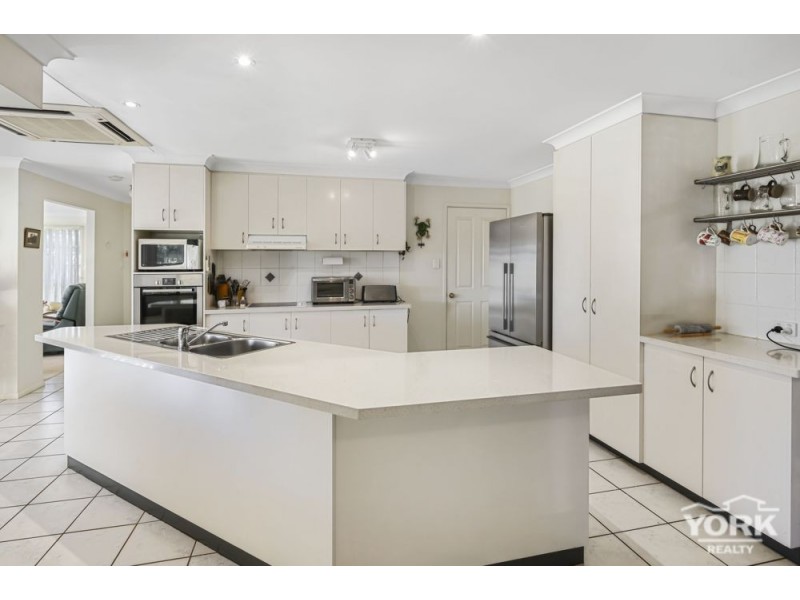 1 Chifley Court, Middle Ridge QLD 4350
