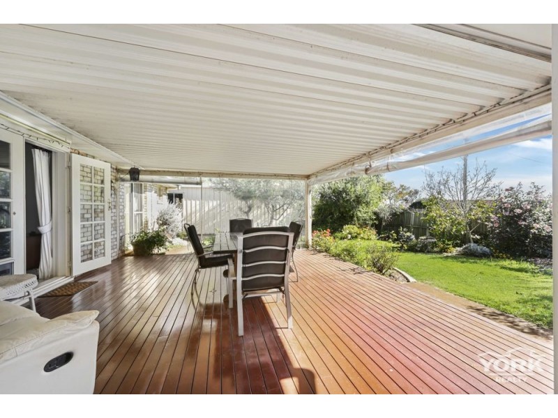 1 Chifley Court, Middle Ridge QLD 4350