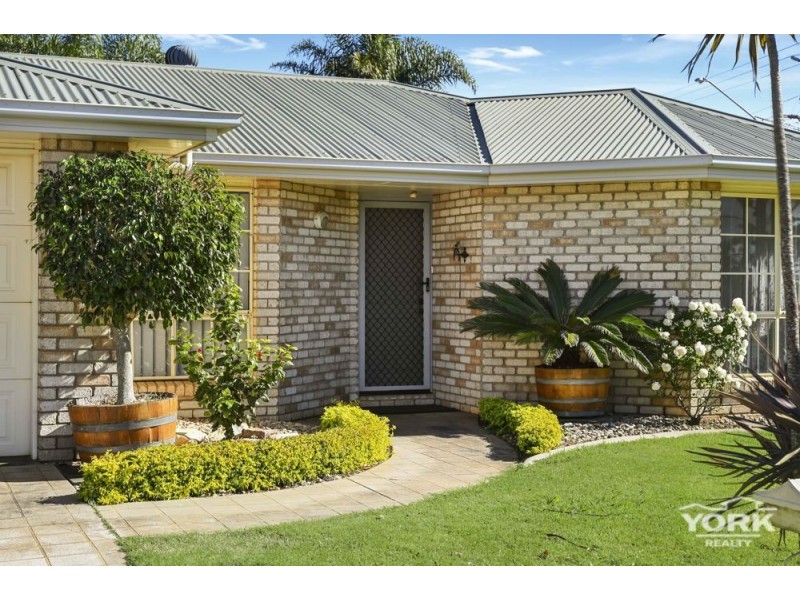 1 Chifley Court, Middle Ridge QLD 4350