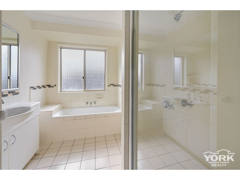11 Balonne Drive, Glenvale QLD 4350