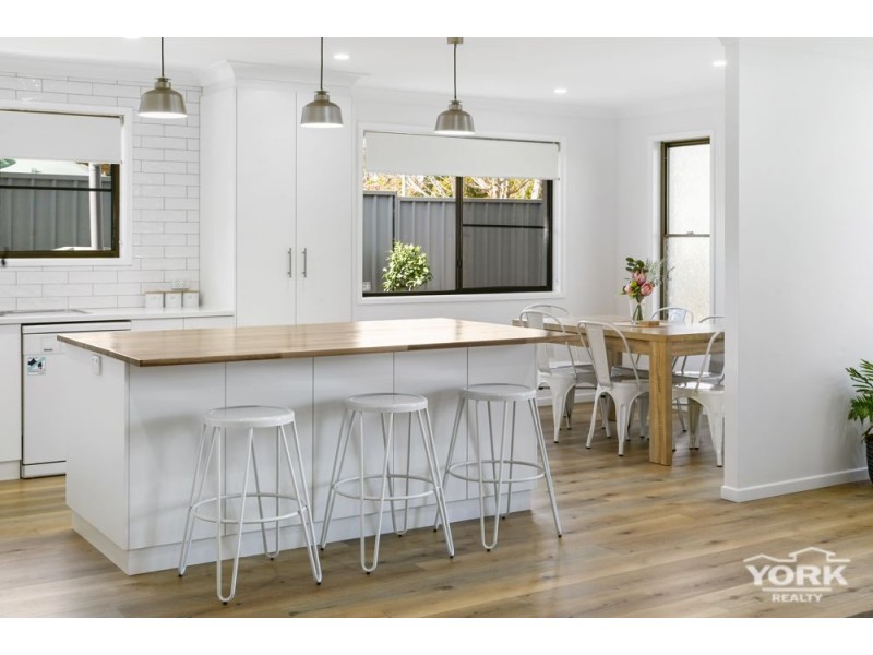 Centenary Heights QLD 4350